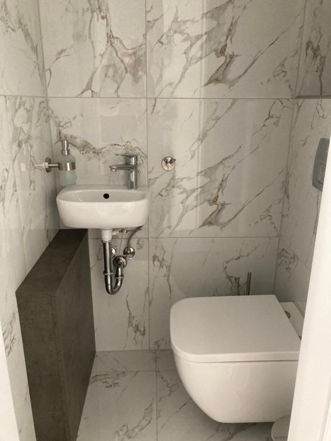 Swiss Luxury Apartment Mosonmagyaróvár Eksteriør billede