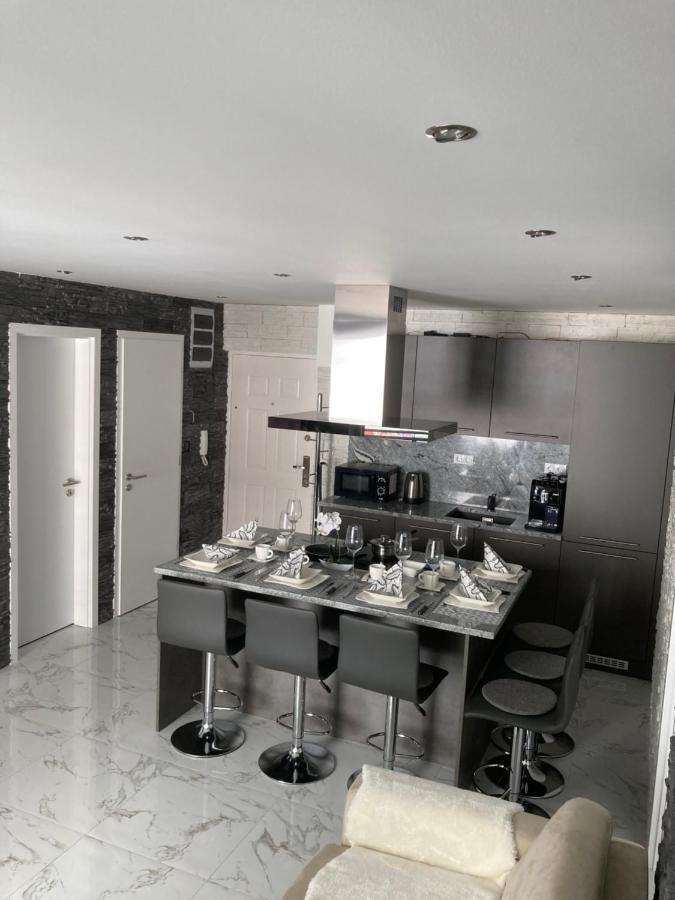 Swiss Luxury Apartment Mosonmagyaróvár Eksteriør billede