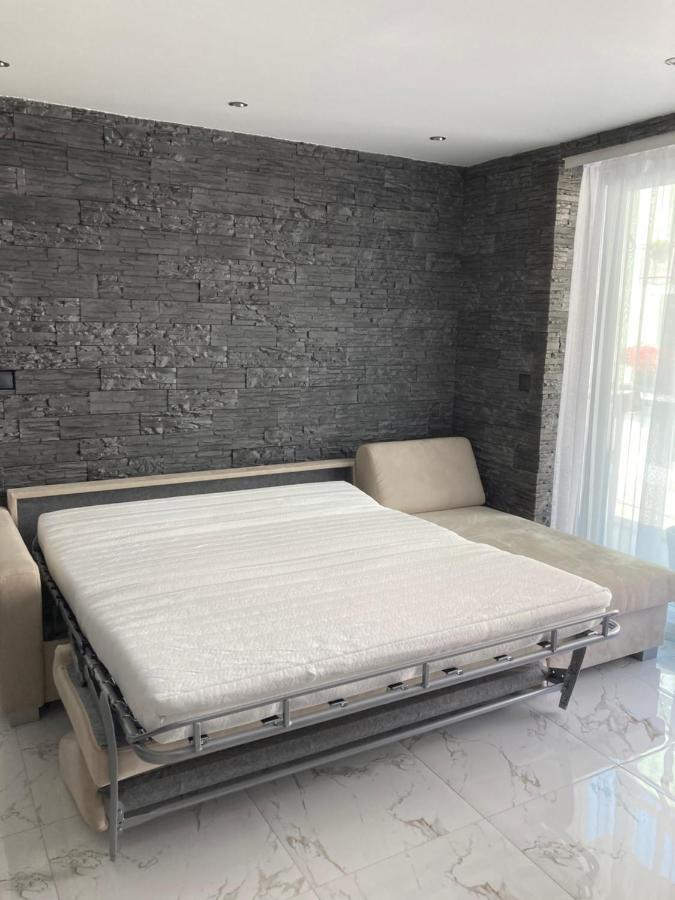 Swiss Luxury Apartment Mosonmagyaróvár Eksteriør billede