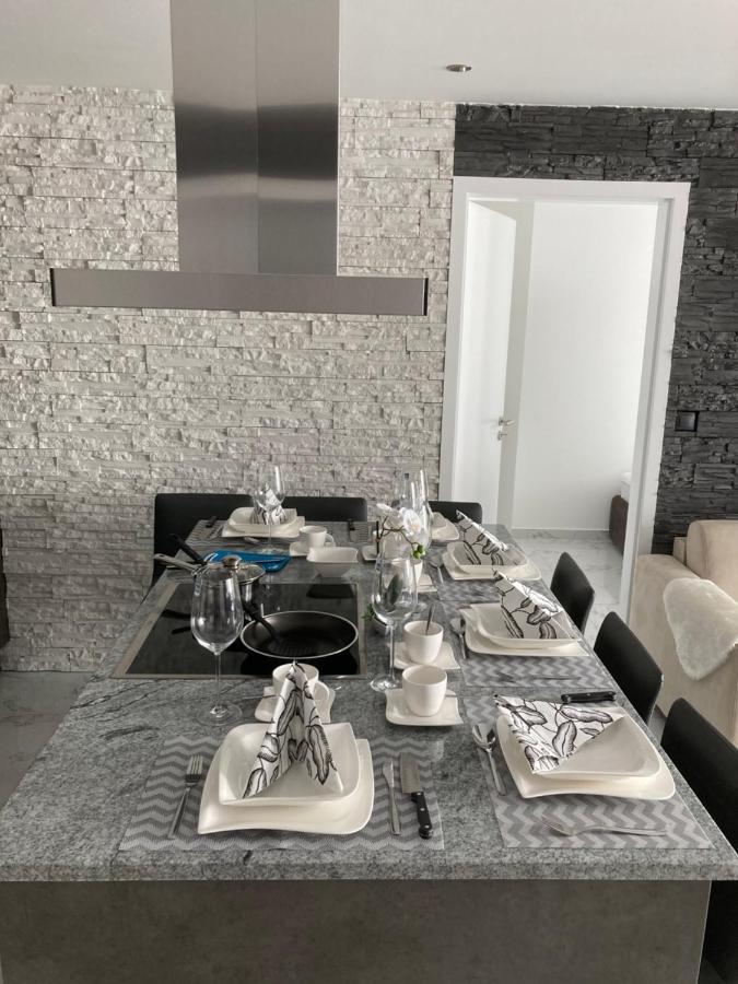 Swiss Luxury Apartment Mosonmagyaróvár Eksteriør billede