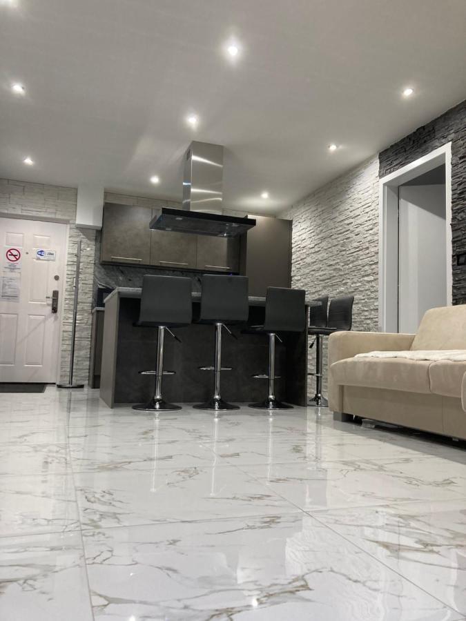 Swiss Luxury Apartment Mosonmagyaróvár Eksteriør billede
