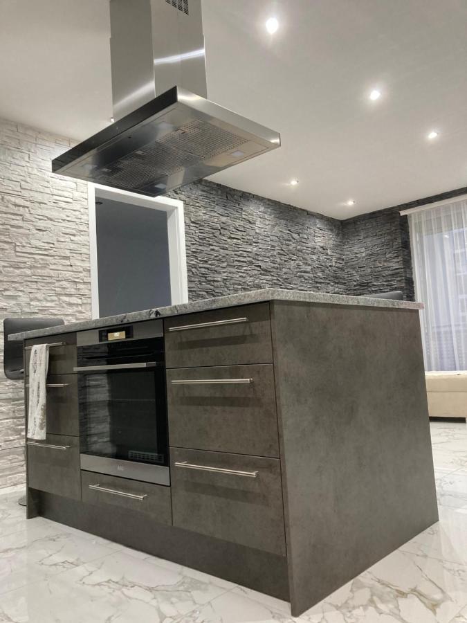 Swiss Luxury Apartment Mosonmagyaróvár Eksteriør billede